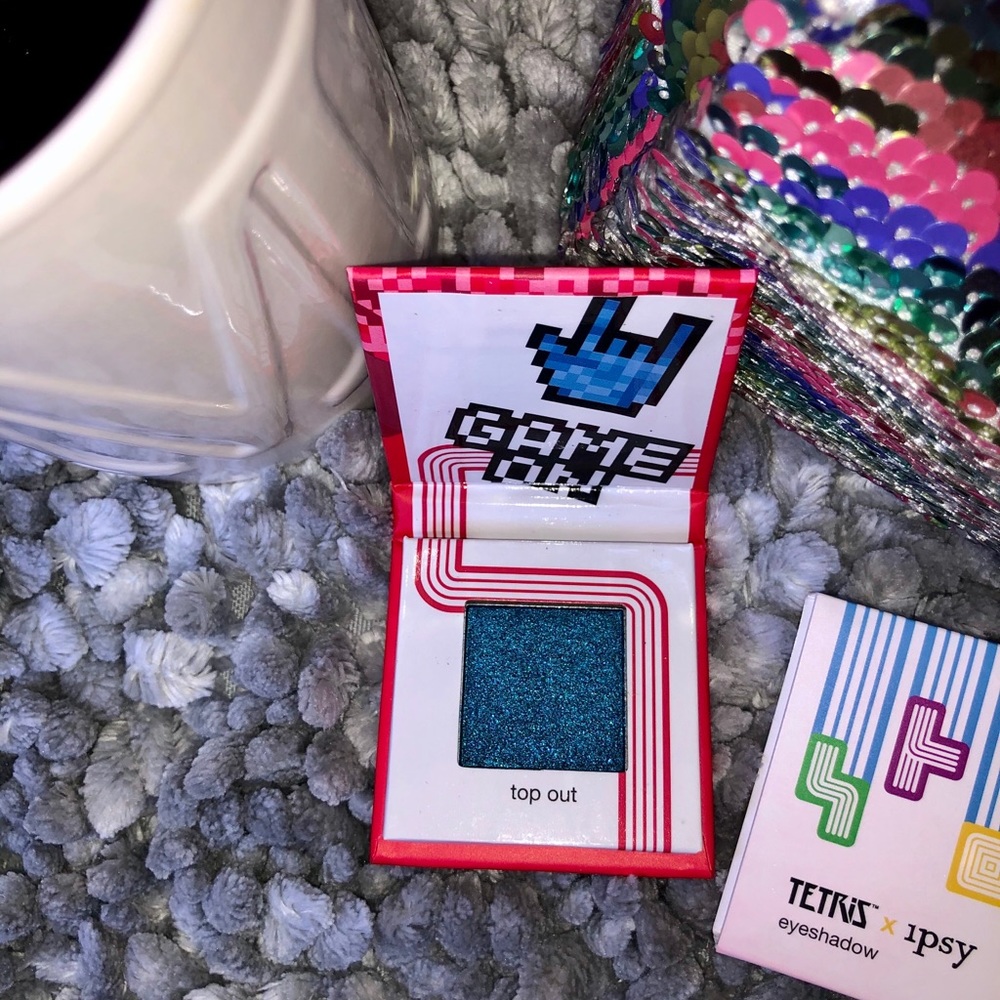 Tetris Top Out Highly Pigmented Metallic Eyeshadow